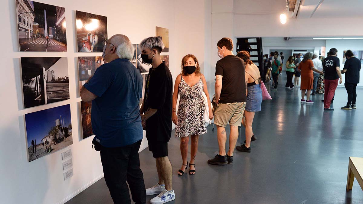Se inauguró en La Plata la Muestra de Fotoperiodismo de Argra, un viaje al 2020 en más de 200 imágenes