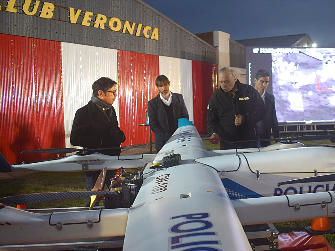 El gobernador Kicillof presentó en Punta Indio los nuevos drones para vigilancia rural
