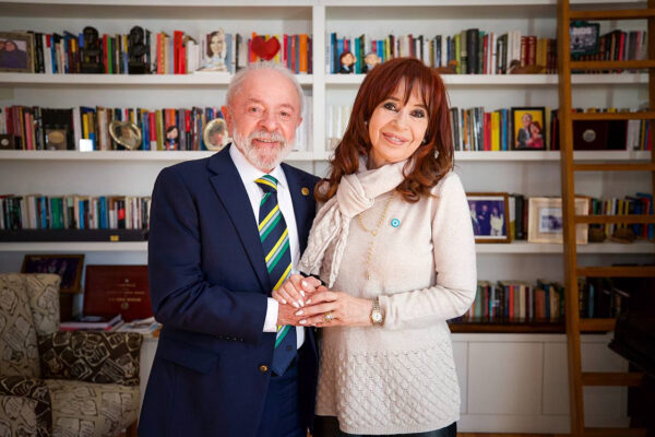 Lula visitó a Cristina en su prisión domiciliaria del barrio de Constitución